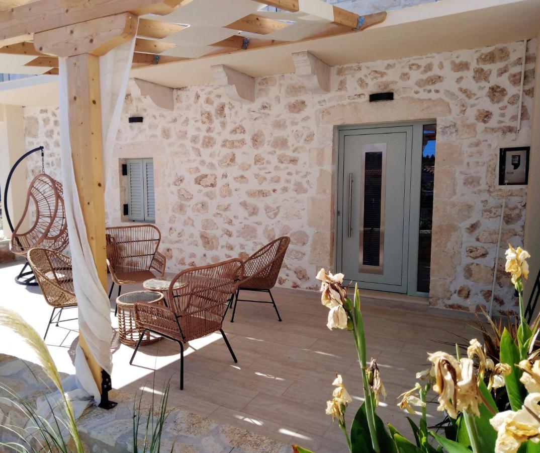 Mangata Suites Homes With Private Pools Spartokhórion エクステリア 写真